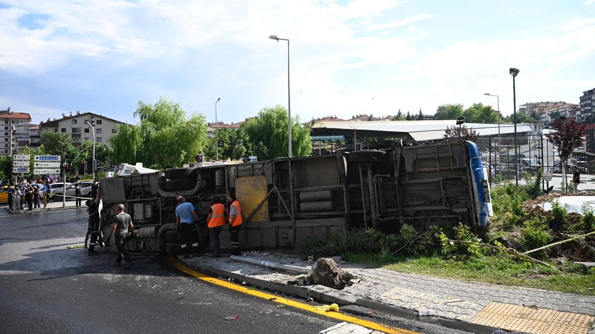 Ankara'da belediye otobs devrildi: 5 yaral