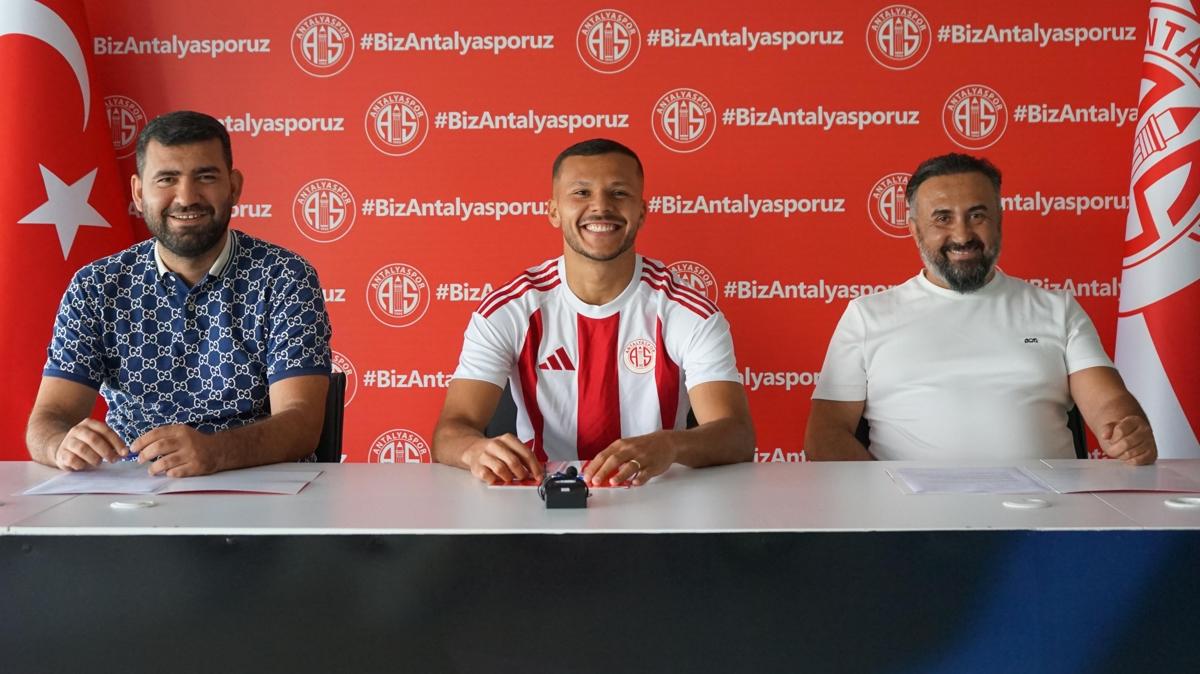 Antalyaspor'dan savunmaya takviye