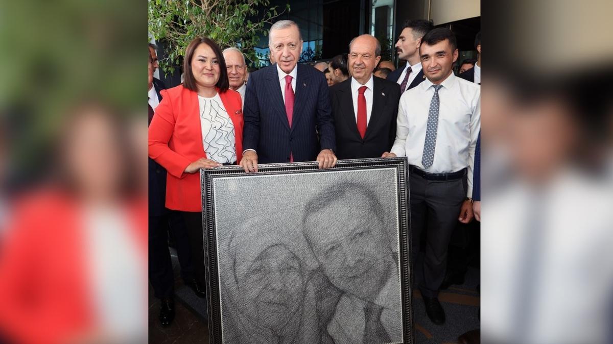 Bakan Erdoan'a duygulandran hediye... 380 ivi ve 7300 metre telle yapld