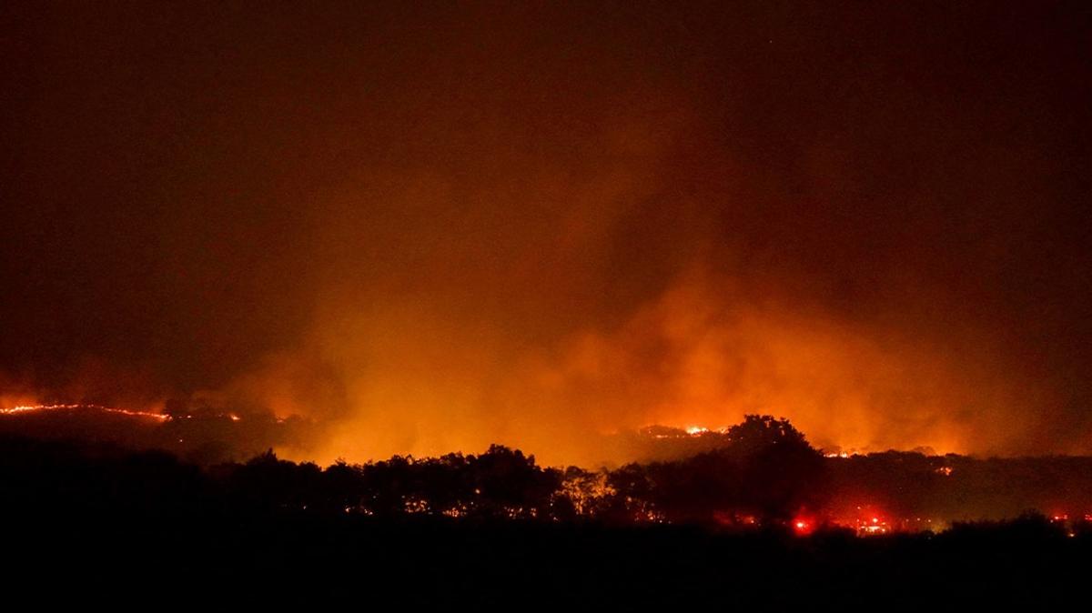 Yunanistan ormanlarnda "turuncu alarm"... 68 noktada yangn kt