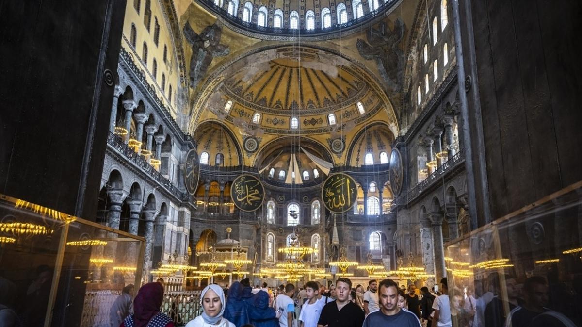 Ayasofya 25 milyon ziyaretiyi arlad