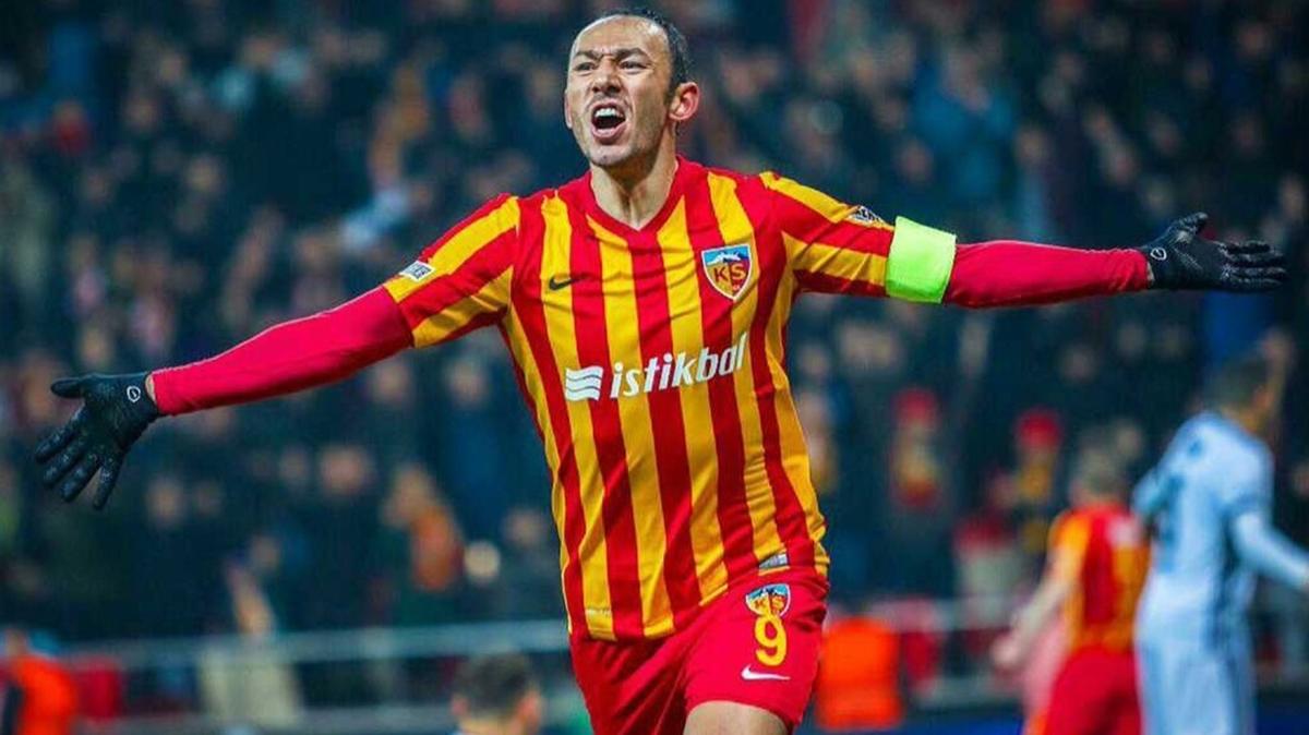 Umut Bulut futbola veda etti