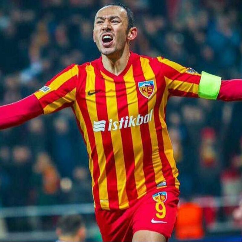 Umut Bulut futbola veda etti