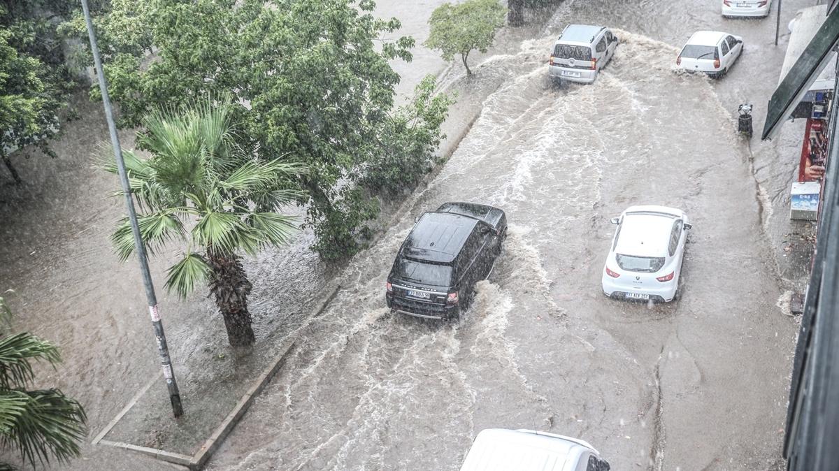 Mersin'de cadde ve sokaklar gle dnd!