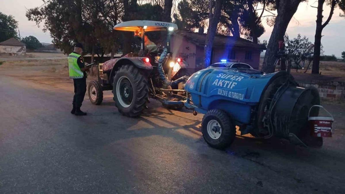 Trafik Jandarmas Timleri tarafndan yaplan denetimde, aramas bulunan 13 ahs yakaland