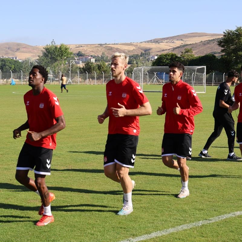 Sivasspor'da yeni sezon mesaisi sryor