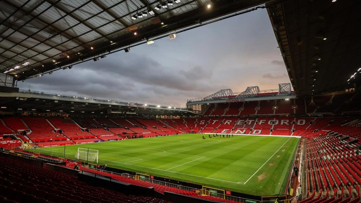 Manchester United'dan 100 bin kiilik stat projesi