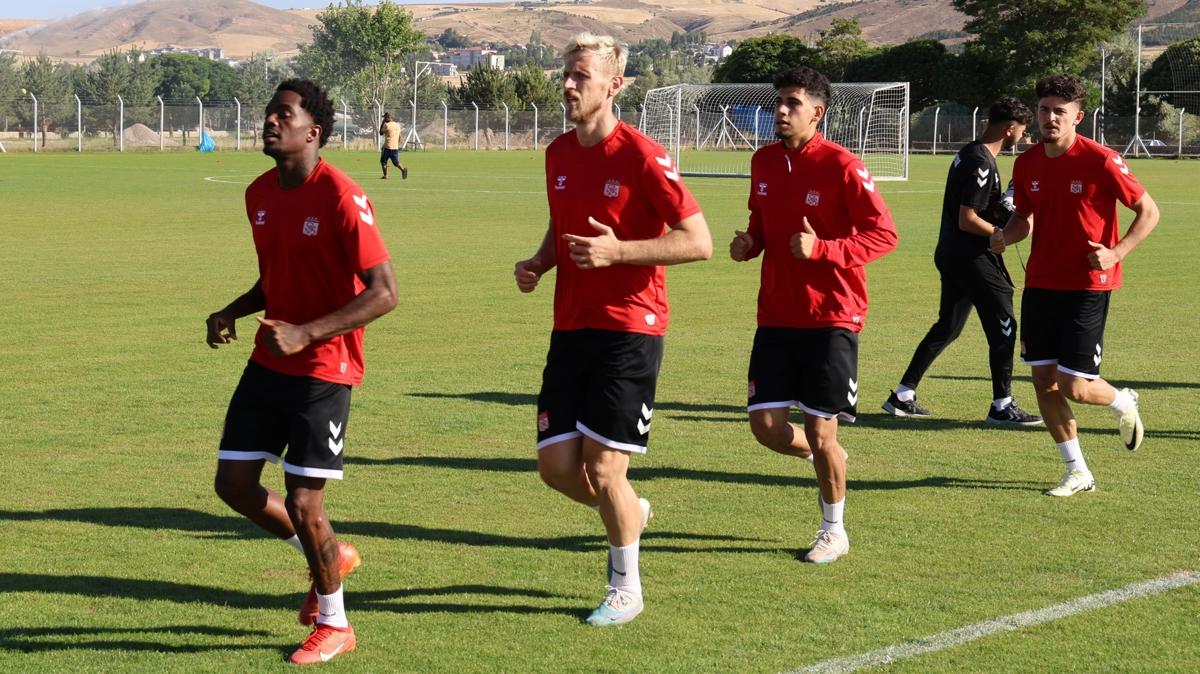 Sivasspor'da yeni sezon mesaisi sryor