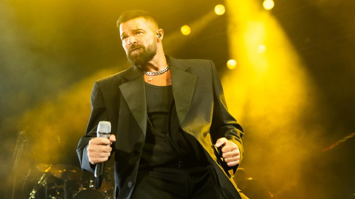 Ricky Martin'in ilk istei sigara brei oldu