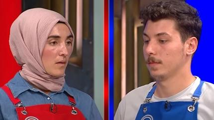 MasterChef'te ilk gnden kavga balad! Aye Emre'ye kar ak ak konutu! Gerginlik