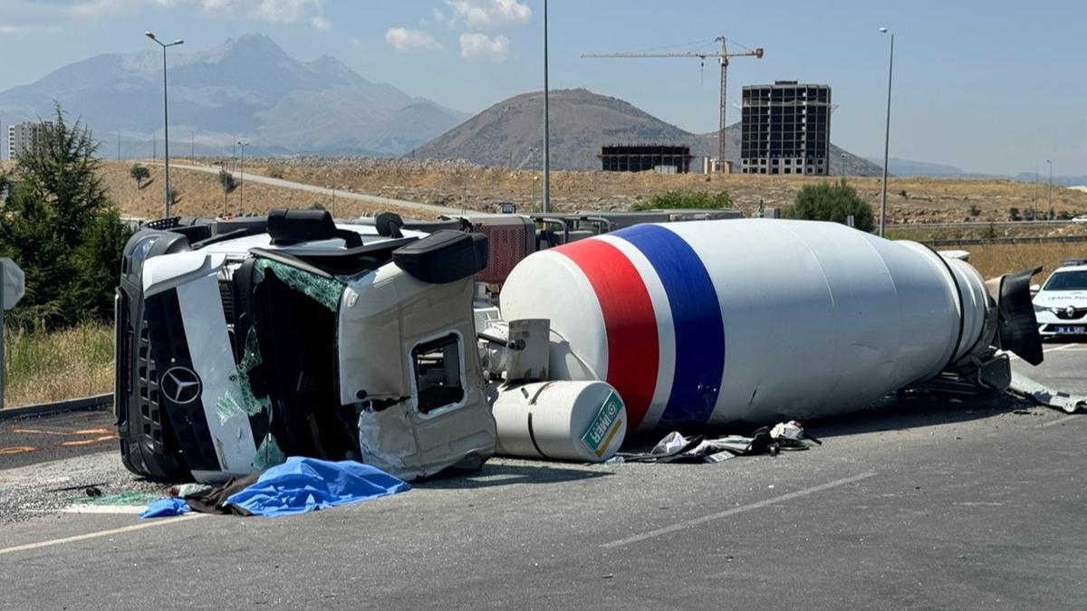 Kayseri'de beton mikseri devrildi: 1 kii hayatn kaybetti