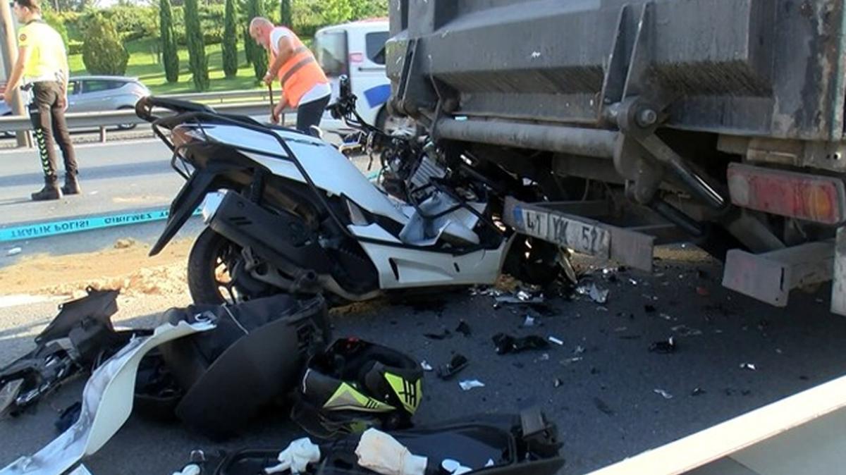 TEM otoyolunda kaza: Trafik kilitlendi