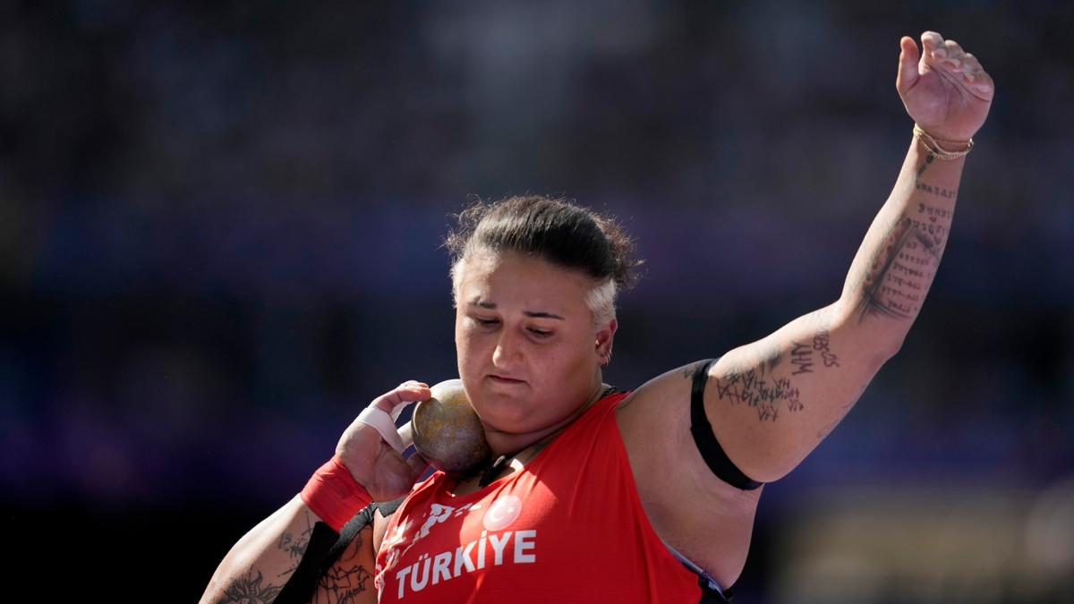 Emel Dereli Paris 2024 G�lle atma foto�raflar� resimleri