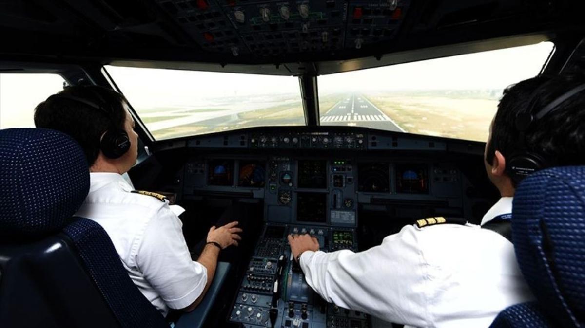 Taknlk yapan yolcu pilotu kzdrd: O anlar telsizlere yansd