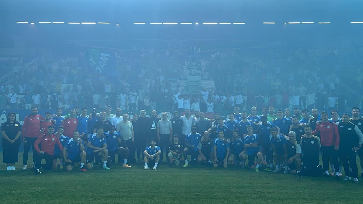 Rizespor, taraftaryla bulutu!