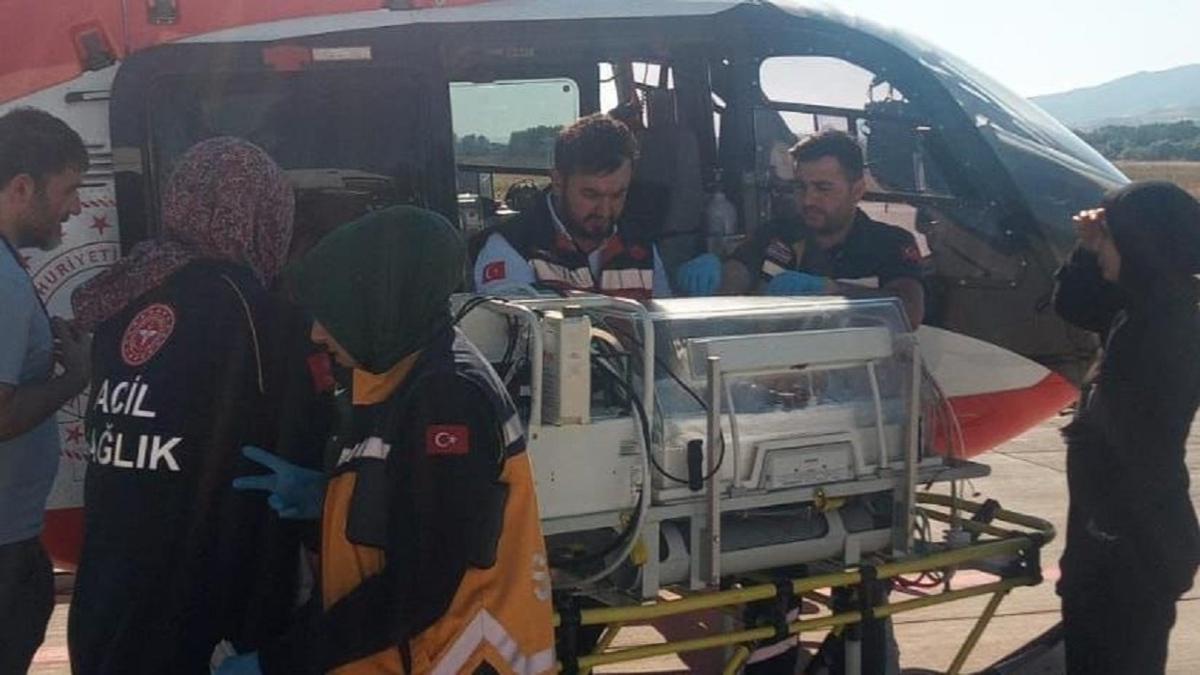 Ambulans helikopter kalp rahatszl bulunan bebek iin havaland