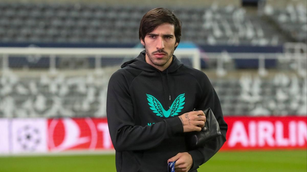 Sandro Tonali, 10 aylk arann ardndan sahalara geri dnyor