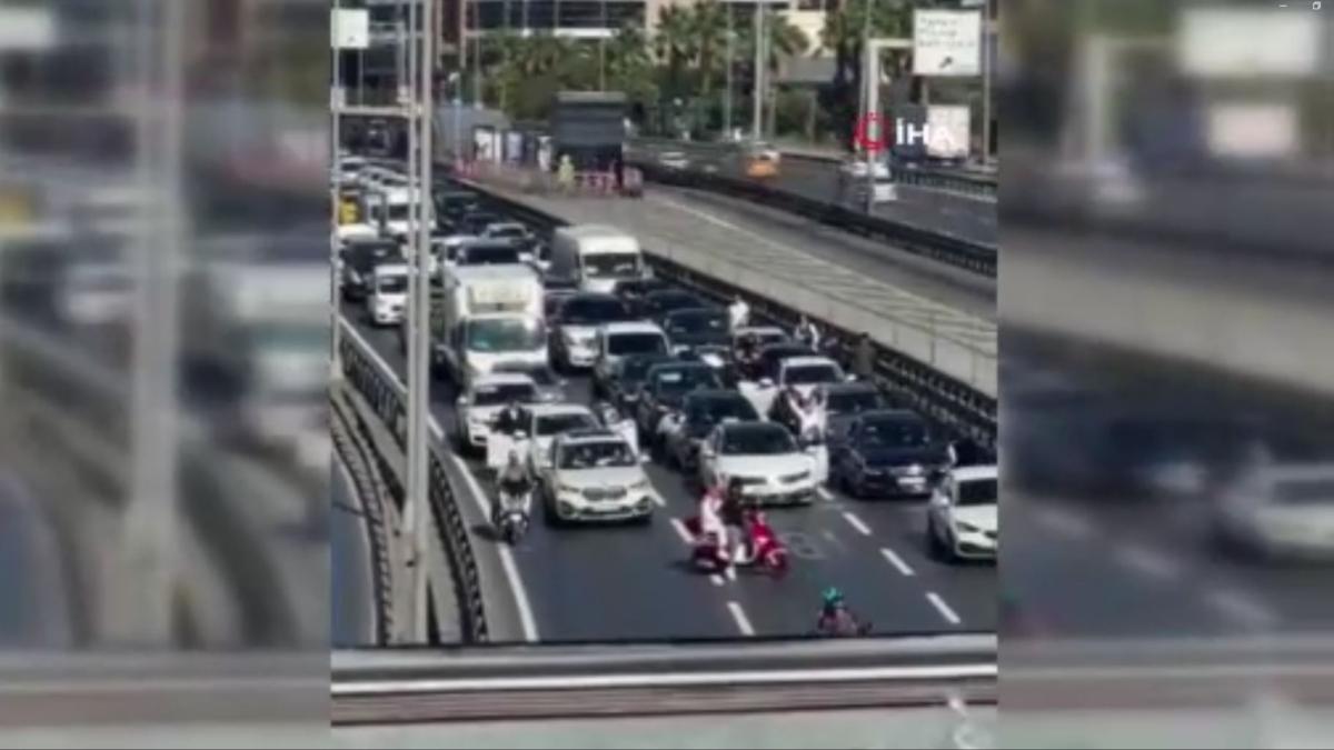 Trafik magandalar E-5'i kapatp halay ekti