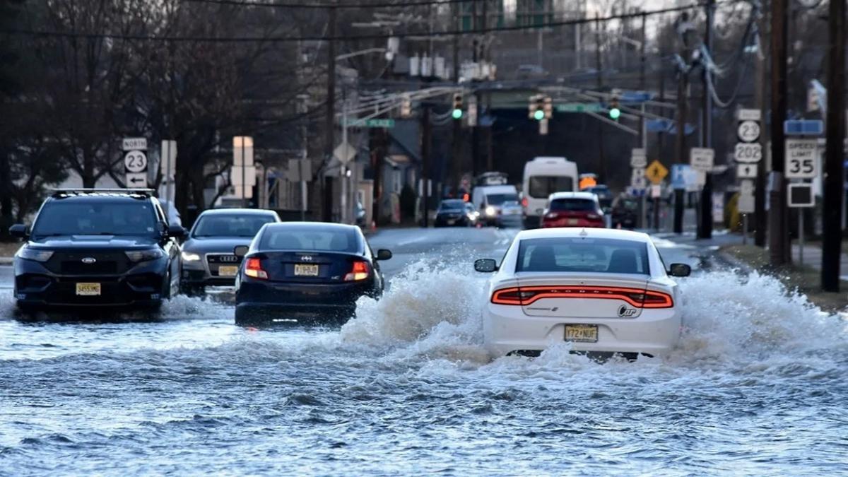 New York kentinde frtna nedeniyle uu ve tren seferleri aksad!