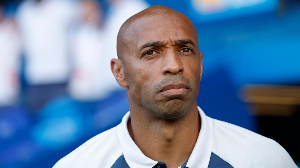 Thierry+Henry,+Fransa+U21+teknik+direkt%C3%B6rl%C3%BC%C4%9F%C3%BCn%C3%BC+b%C4%B1rakt%C4%B1