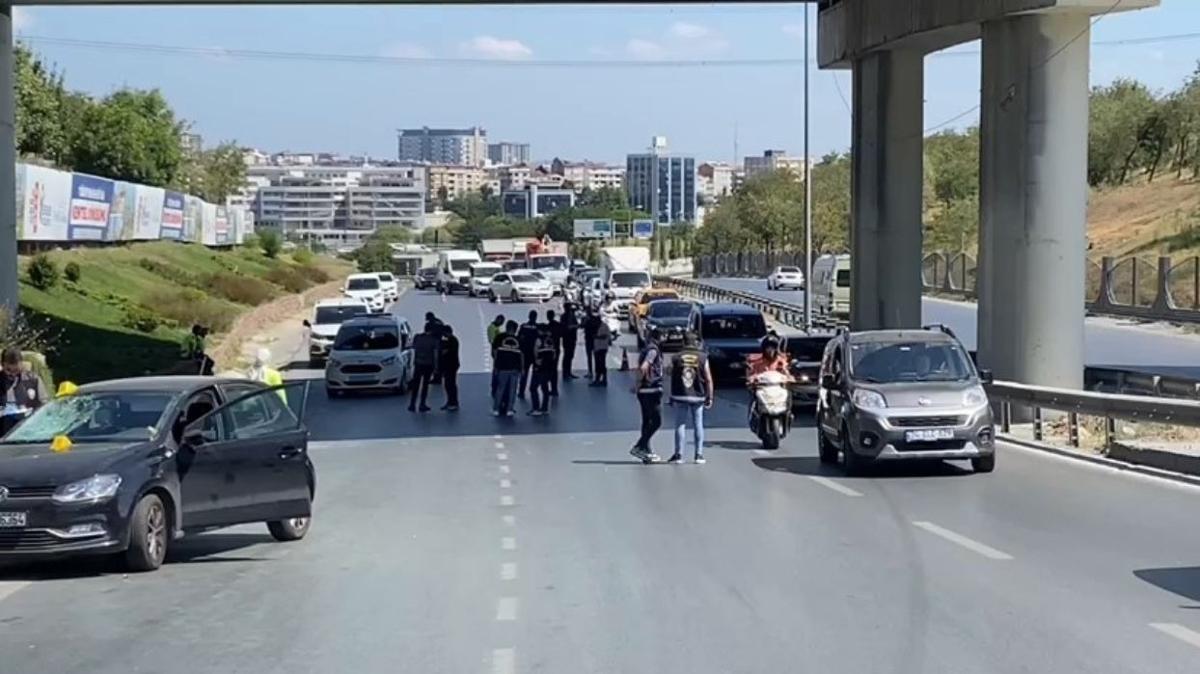 Trafik denetimi yapan ekiplere otomobil arpt... Polis memuru ar yaraland