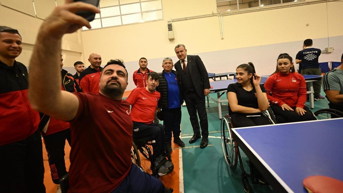 Bakan Bak, Paris 2024 Paralimpik Oyunlar ncesi milli sporcular uurlad