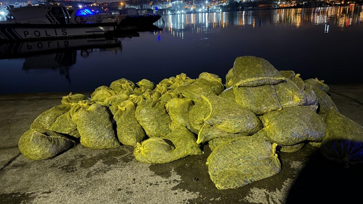 2 ton kaak midyeyi aracna yklerken yakaland