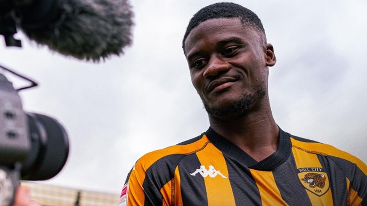 Hull City, Chris Bedia'y renklerine balad