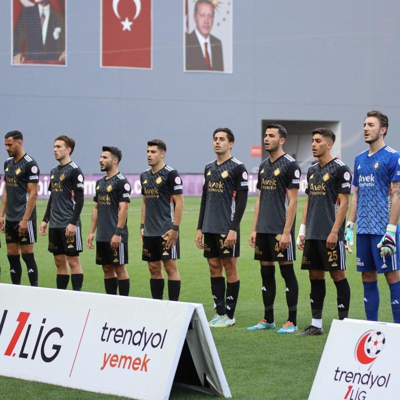 Altay mali zorunlar nedeniyle eski formasyla oynayacak