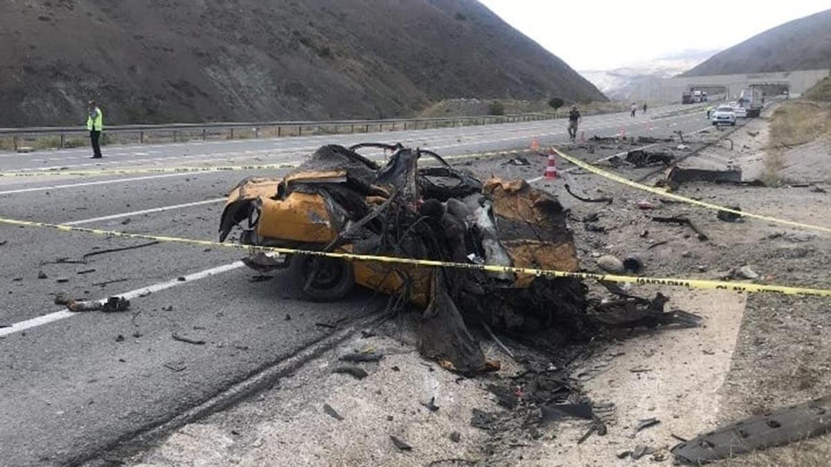 Erzincan'da feci kaza: l ve yarallar var