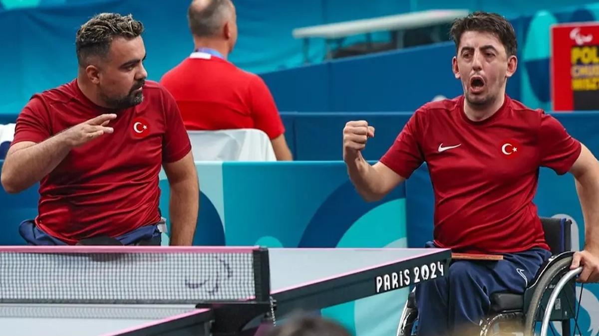 Abdullah ztrk ve Nesim Turan'dan Paris'te eyrek final baars!