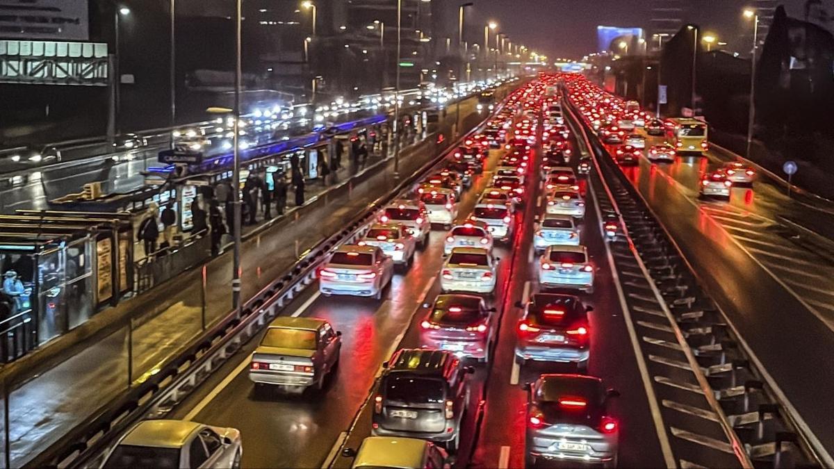 stanbul'da hafta sonu baz yollar trafie kapal olacak