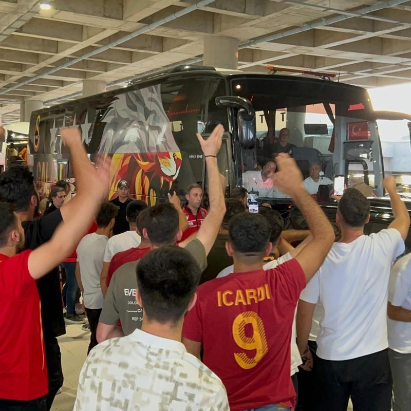 Galatasaray kafilesi Adana'da