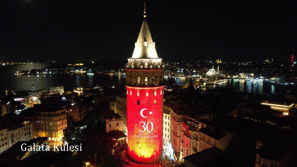 stanbul'da tarihi mekanlara 'Zafer Bayram' klandrmas