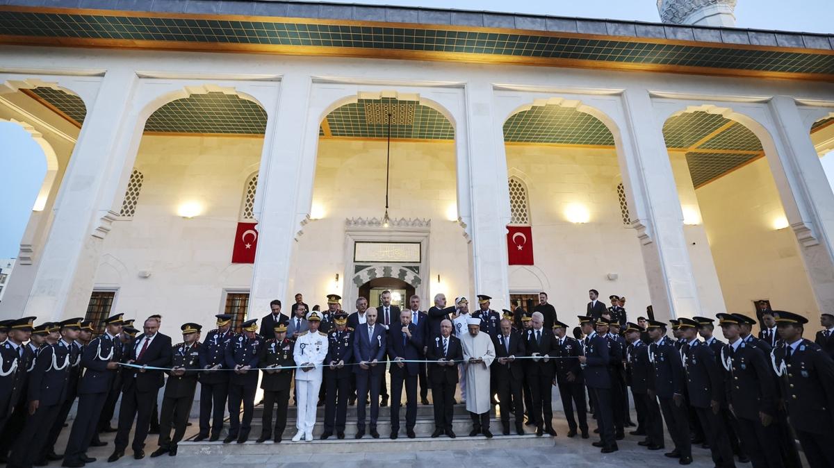 Bakan Erdoan, Hava Harp Okulu Camii'nin aln yapt