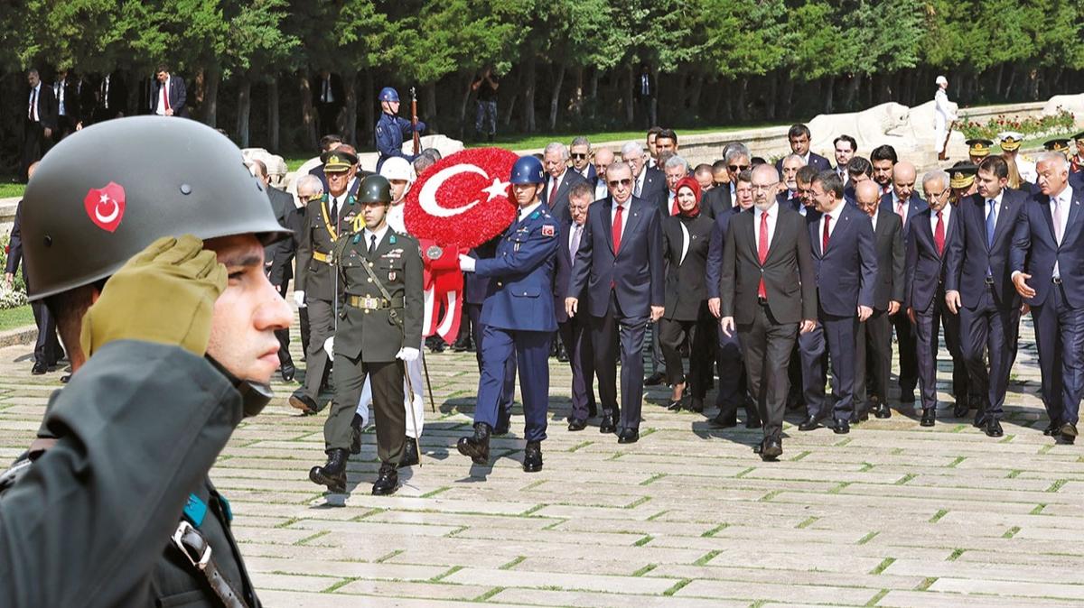 Hedeflerimize adm adm yryoruz... Bakan Erdoan'dan 30 Austos mesaj