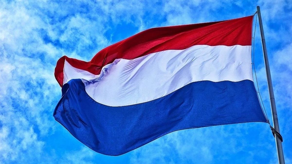 Hollanda'dan Rusya'y kzdracak karar! Ukrayna'ya zrhl ara gnderiyorlar