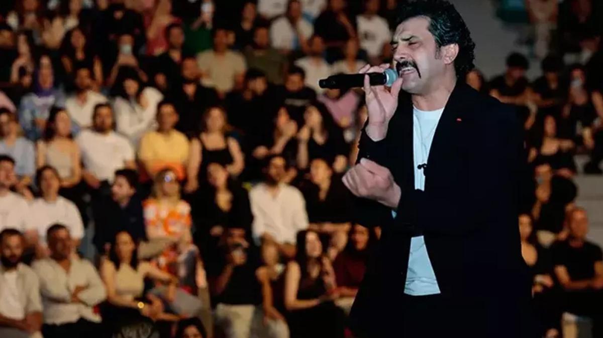 Popstar Bayhan, Adana'da konser verdi