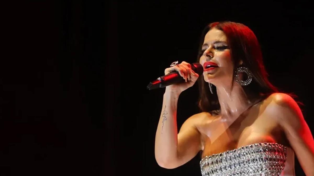 Simge San 30 Austos'ta Antalya'da konser verdi