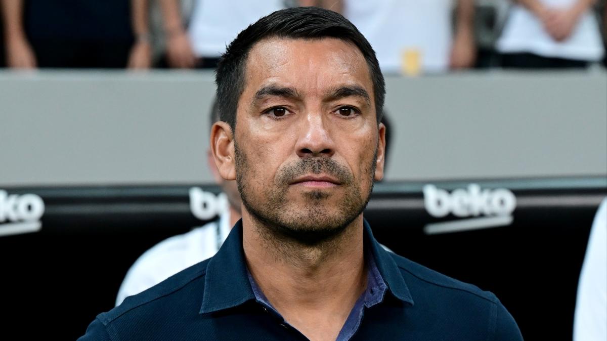 Van Bronckhorst'tan Sivasspor 11'inde 2 deiiklik