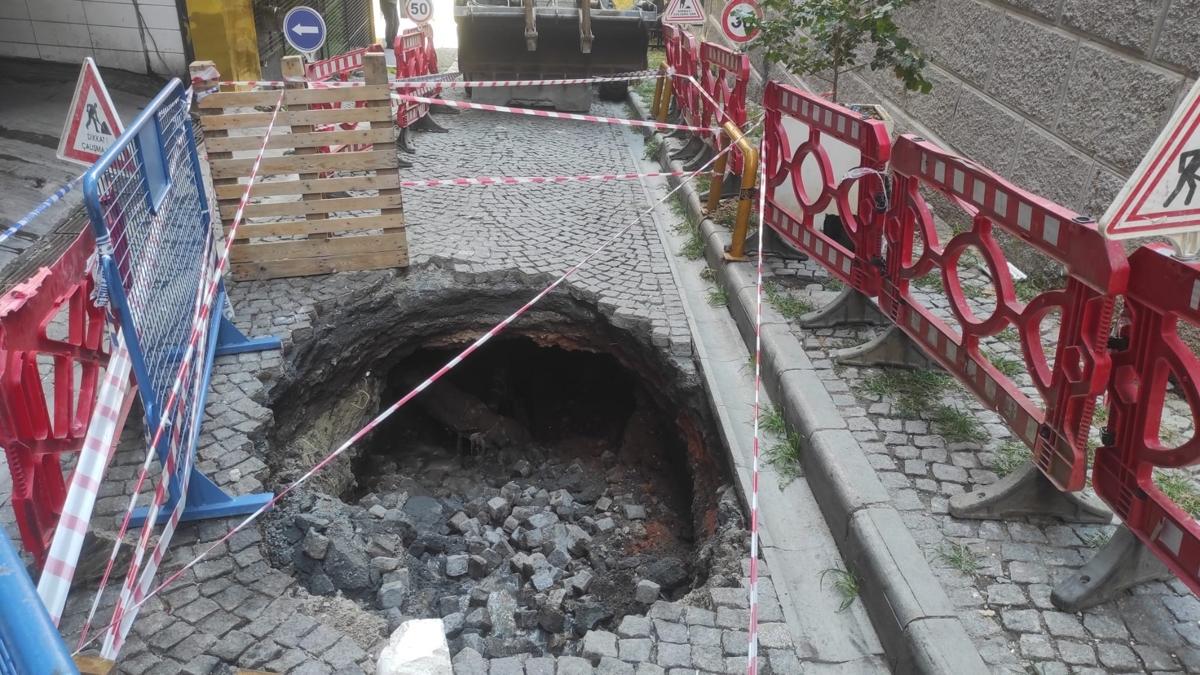 stanbul'da belediye arac geerken yol kt
