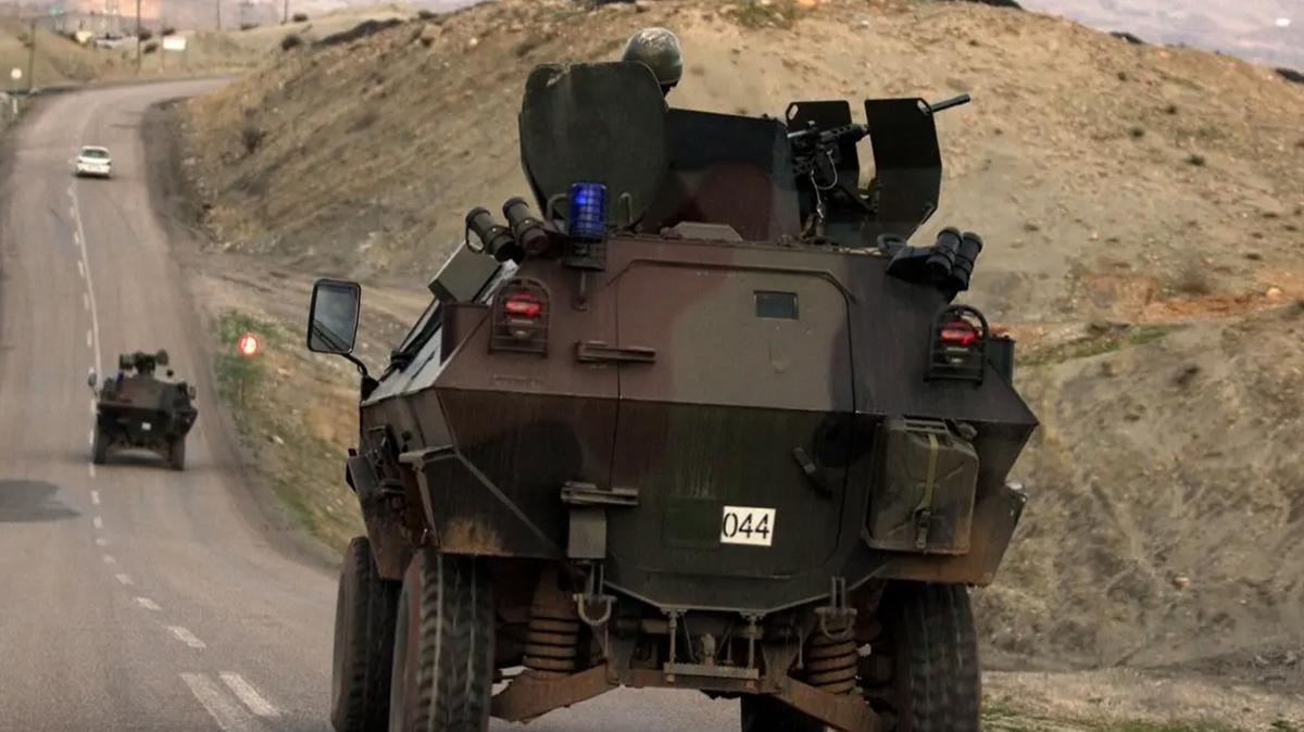 Askeri ara devrildi: 7 asker yaral