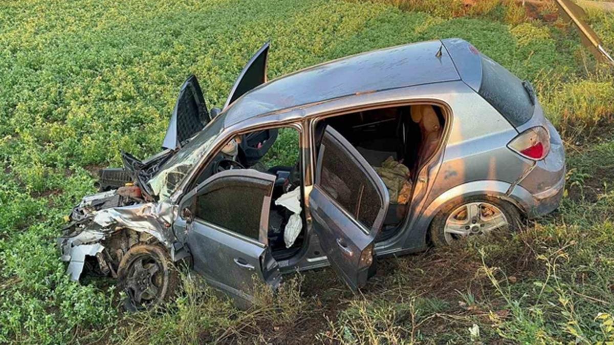 Ambulansla otomobil arpt: 2'si hemire 5 kii yaraland