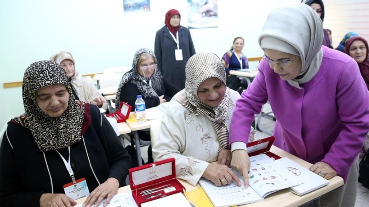 Emine Erdoan 'Dnya Okuma Yazma Gn'n kutlad