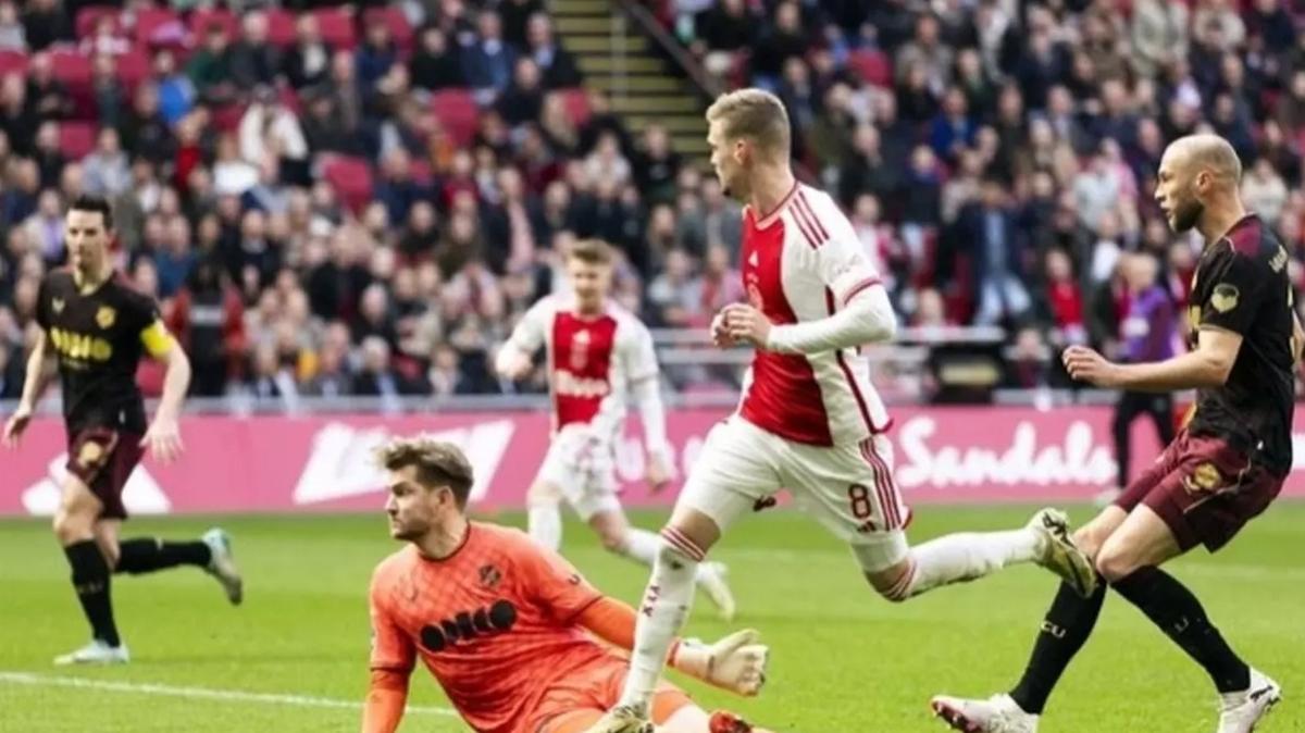 Ajax-Utrecht mana grev engeli
