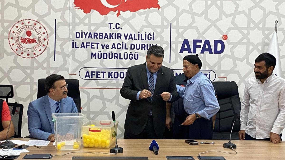 Diyarbakr'da deprem konutlarnn anahtar teslimi yapld