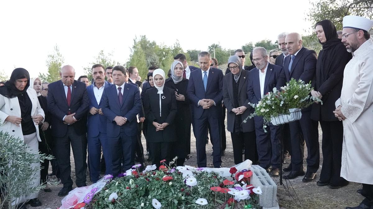 Devlet cinayetin takipisi! Bakanlardan Narin'in kabrine ziyaret