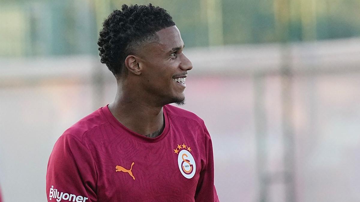 Galatasaray%E2%80%99%C4%B1n+yeni+transferi+Ismail+Jakobs,+%C3%A7al%C4%B1%C5%9Fmalara+ba%C5%9Flad%C4%B1