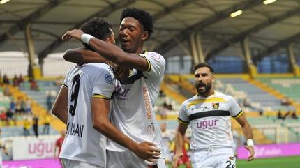 �stanbulspor, �mraniyespor'u 3 golle ge�ti