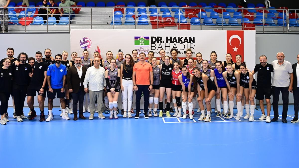 Cumhuriyet+Kupas%C4%B1+Kad%C4%B1nlar+Voleybol+Turnuvas%C4%B1+ba%C5%9Flad%C4%B1